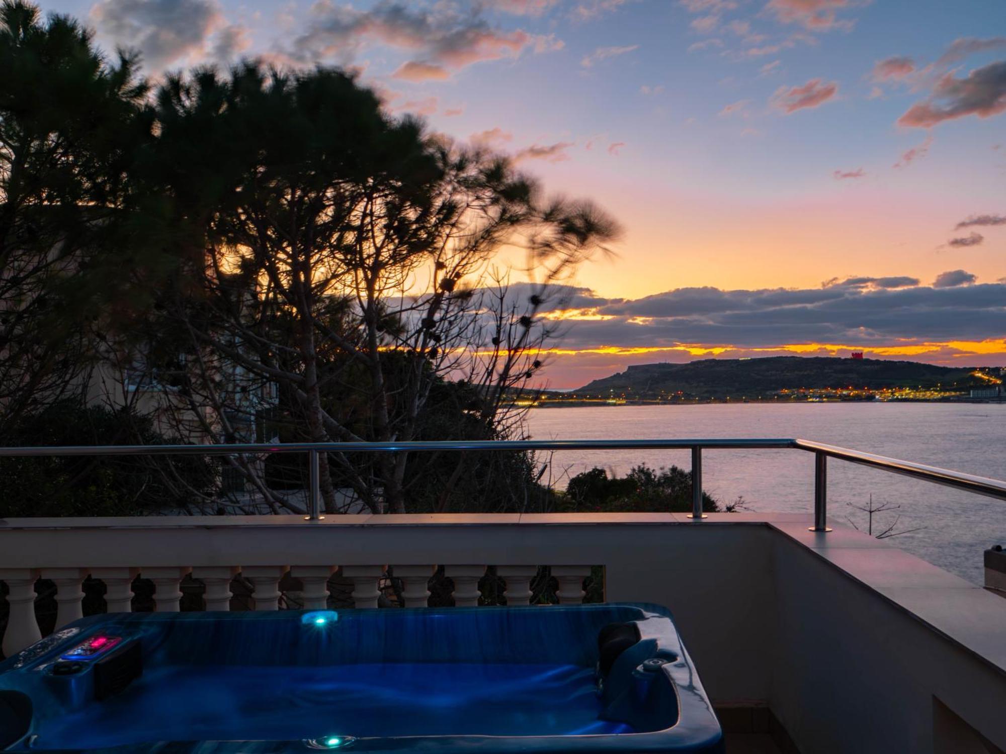 Villa Palma - Sunset Sea Views With Pool, Jacuzzi, Sauna And Games Room 멜리에하 외부 사진
