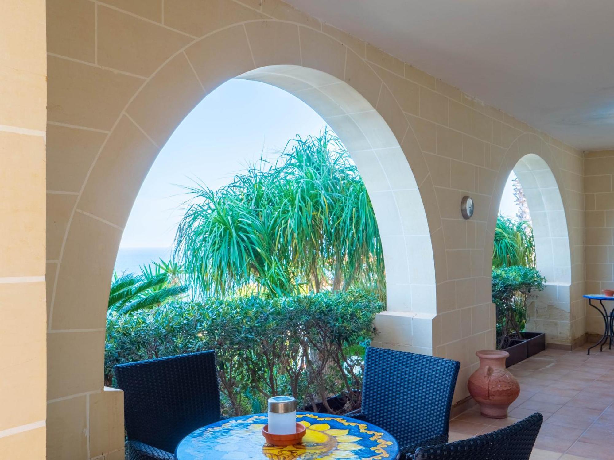 Villa Palma - Sunset Sea Views With Pool, Jacuzzi, Sauna And Games Room 멜리에하 외부 사진
